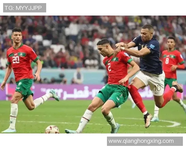 全球足球明星汇聚各国劲旅 球星背后的传奇故事与荣耀之路